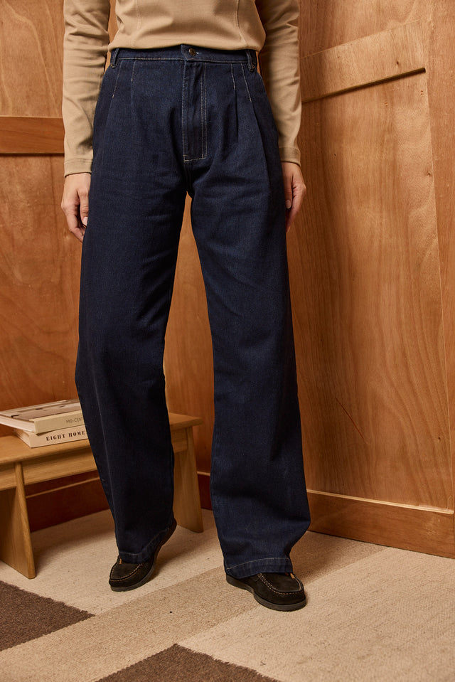 HOS Pleated Straight Denim