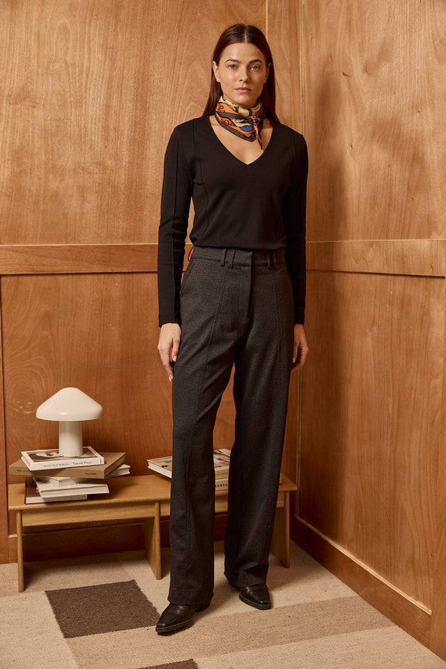 The Sculpted Top - V neck