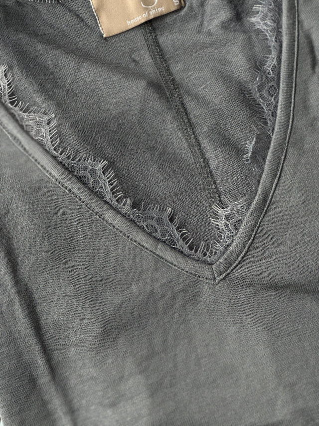 HOS Essential Lace - Deep V