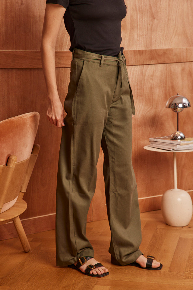 The relaxed tie waist
