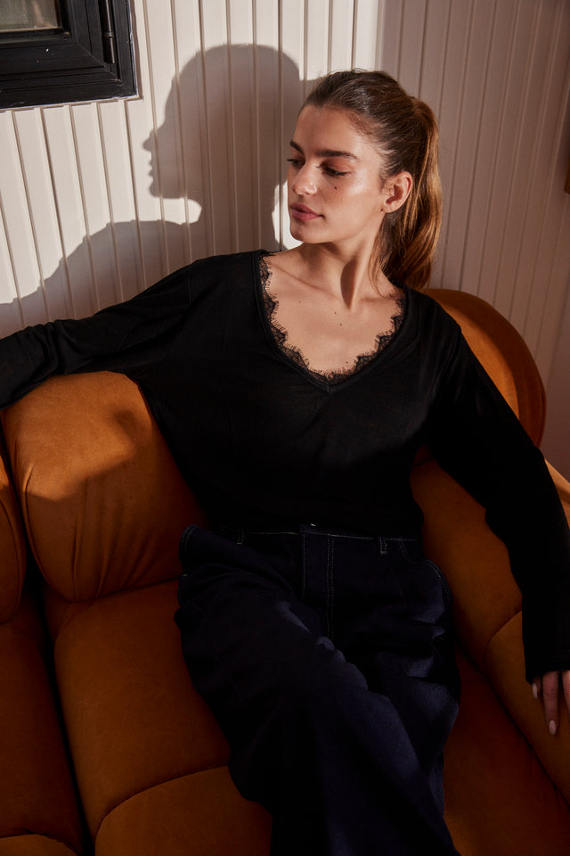 HOS Essential Lace - Deep V