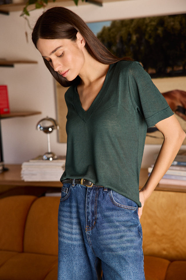 Essential Top - V Neck