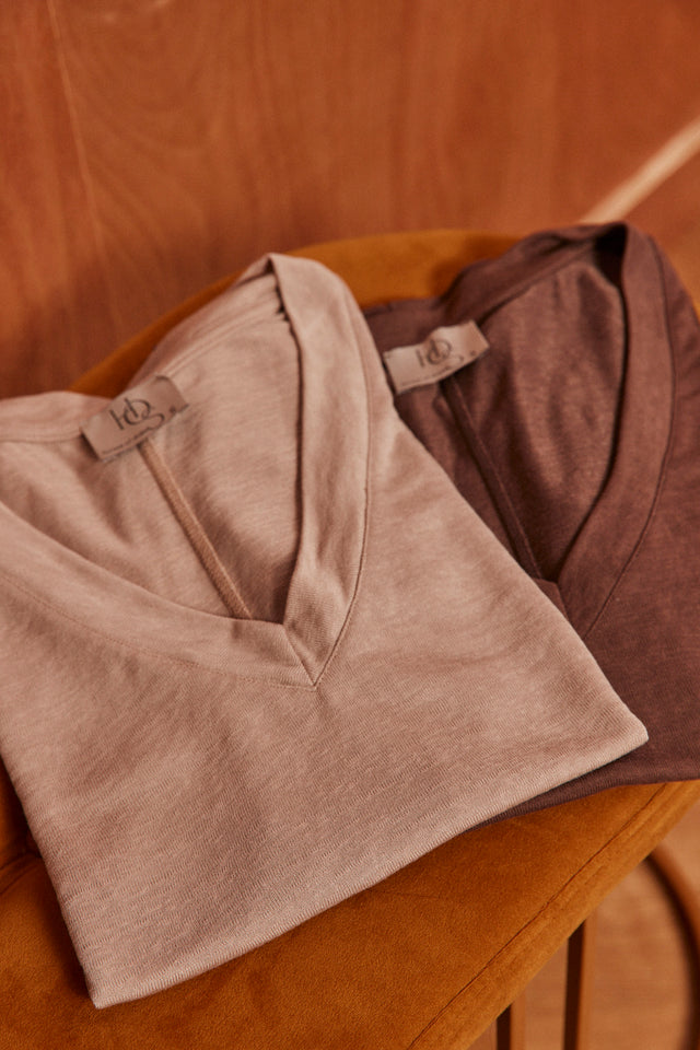 The Essential Linen - V Neck