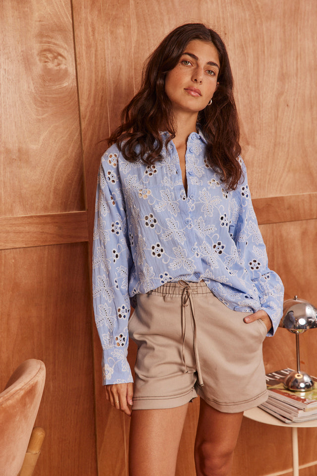 Capri embroidery blouse