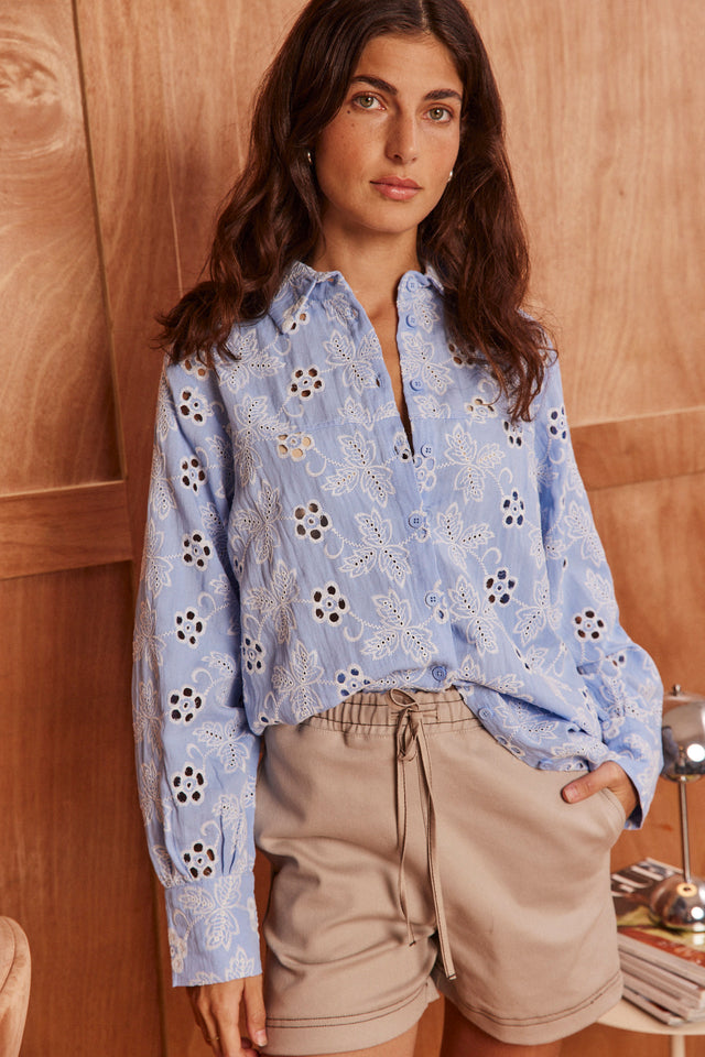Capri embroidery blouse