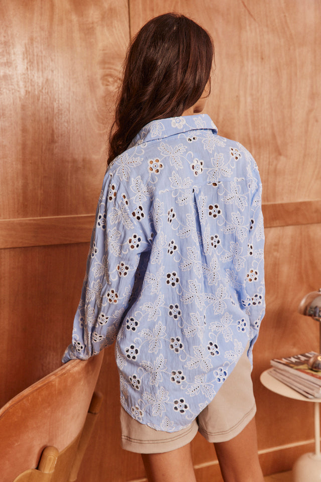 Capri embroidery blouse