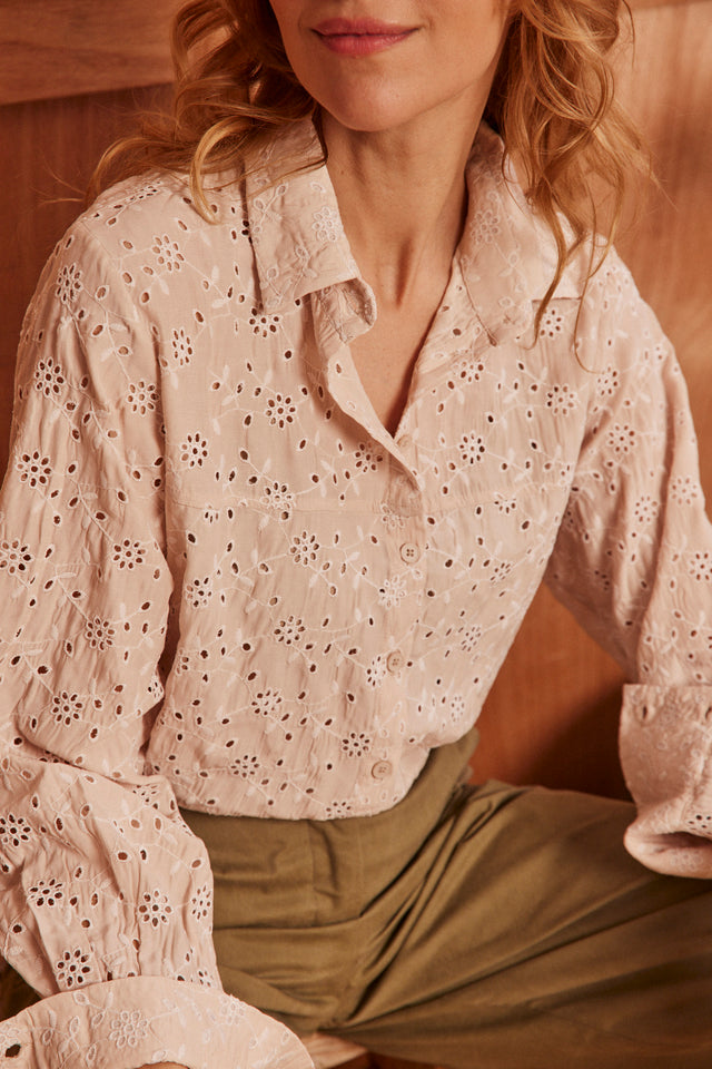 Capri embroidery blouse