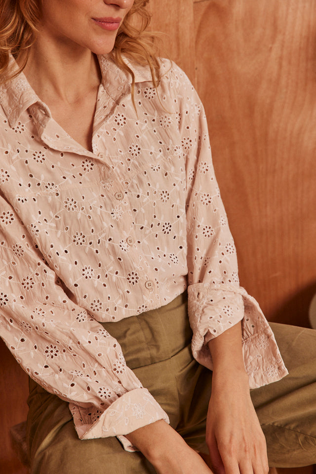 Capri embroidery blouse