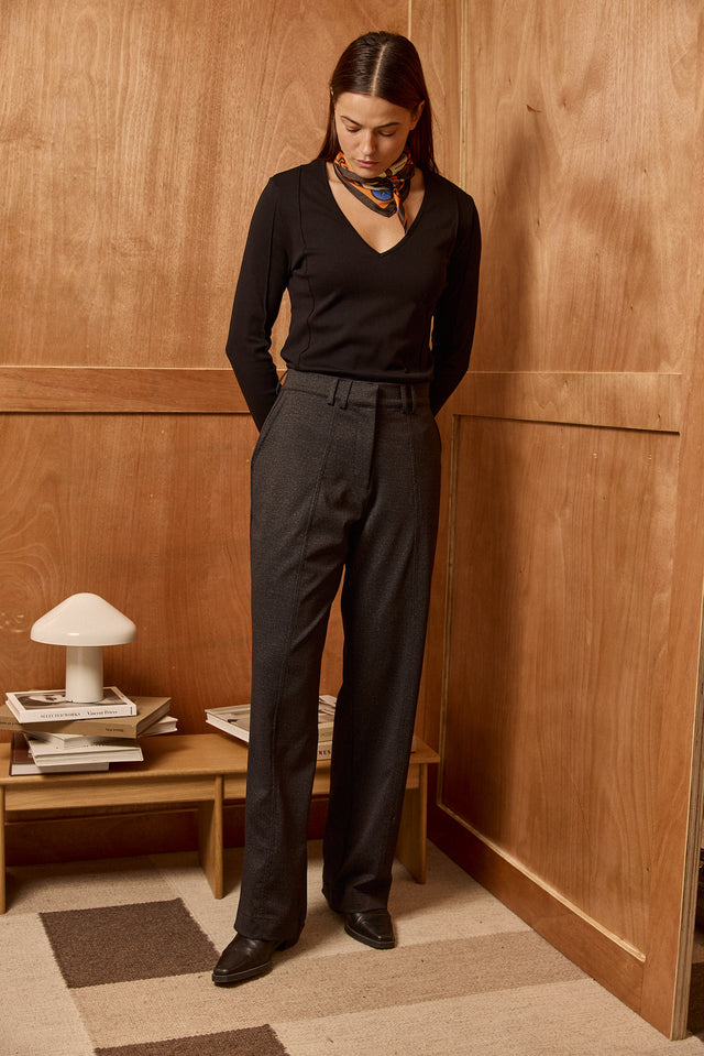 The Sculpted Top - V neck