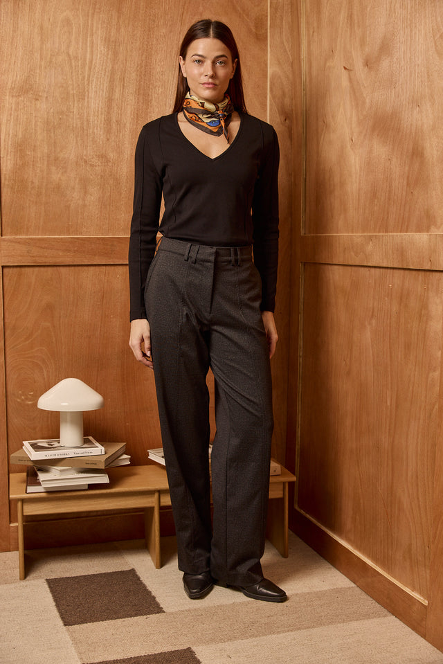 The Sculpted Top - V neck