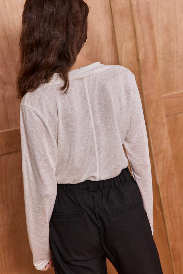 The Essential Top - V Neck