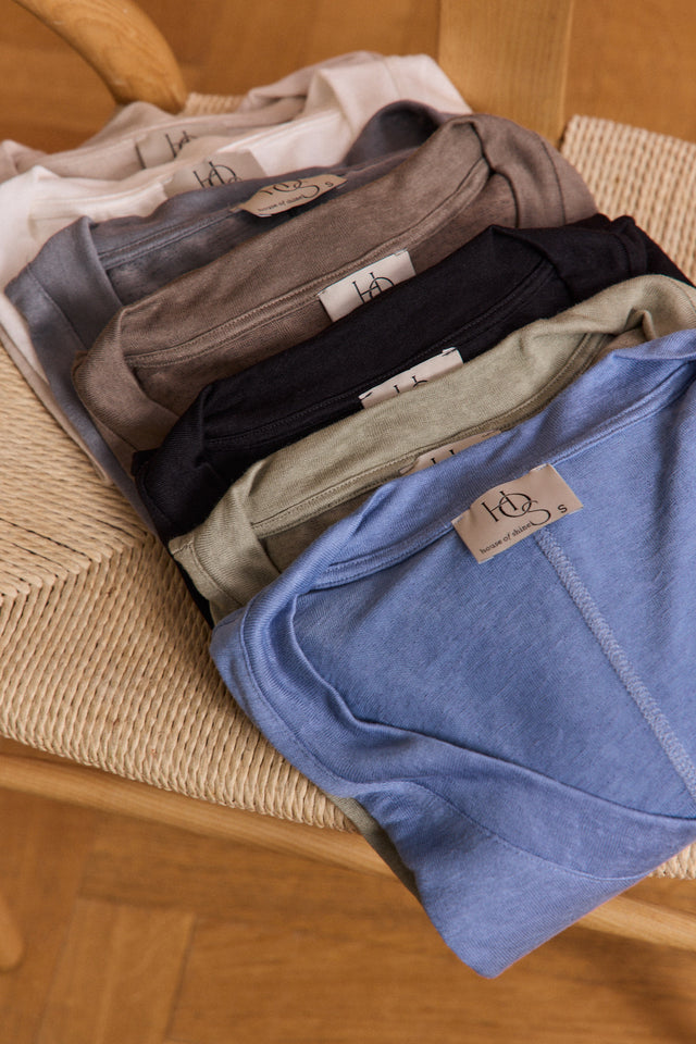 The Essential Top - V Neck